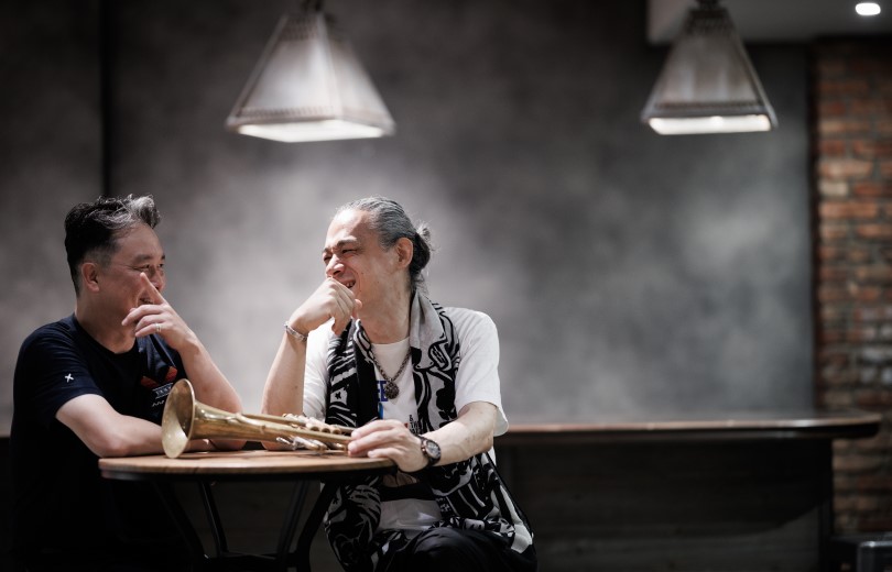 島の潮風に音色をのせて 音楽家たちが創る“本物”を届けるジャズ文化を